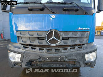 2017-mercedes-benz-arocs-3240-1404859-44945548