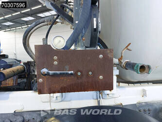 2017-mercedes-benz-arocs-3240-1404859-44945558