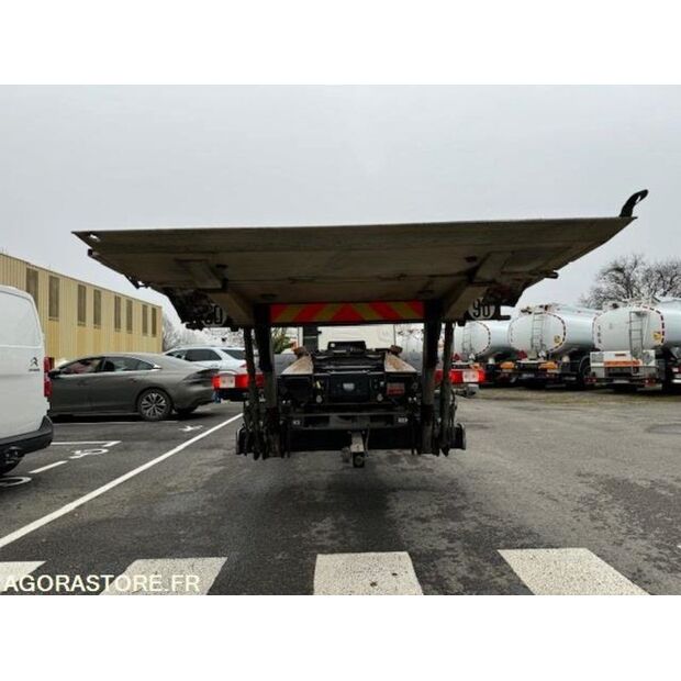 2017 Renault T-44963334