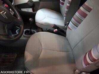 2011-citroen-c1-1405266-44963542