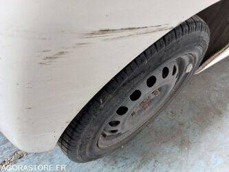 2011-citroen-c1-1405272-44963580