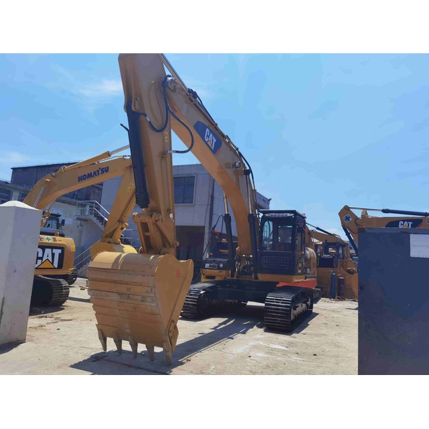 2022 Caterpillar 330D-44965366