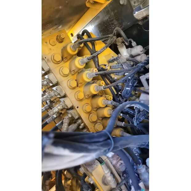 2021 Komatsu BR380-44965420