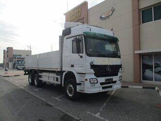 صورة ل شاحنات مسطحة 2005 مرسيدس بنز Actros 3354