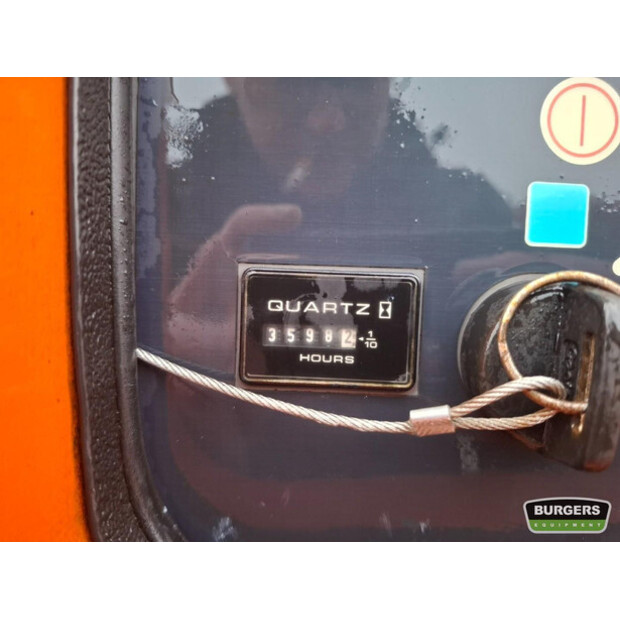 2011 جيه ال جي 600AJ-44968520