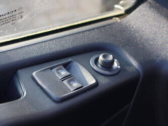 2020-renault-trafic-1405591-44969804