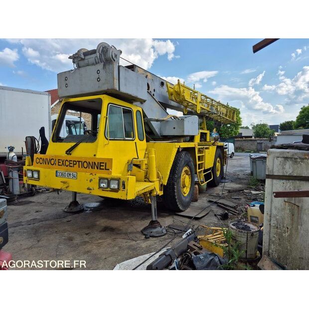 1990 جروف AT-44985825