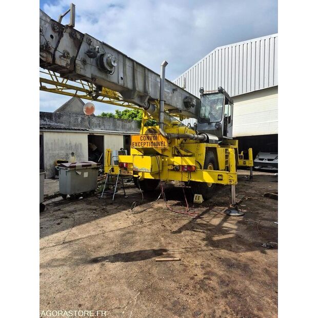 1990 جروف AT-44985826