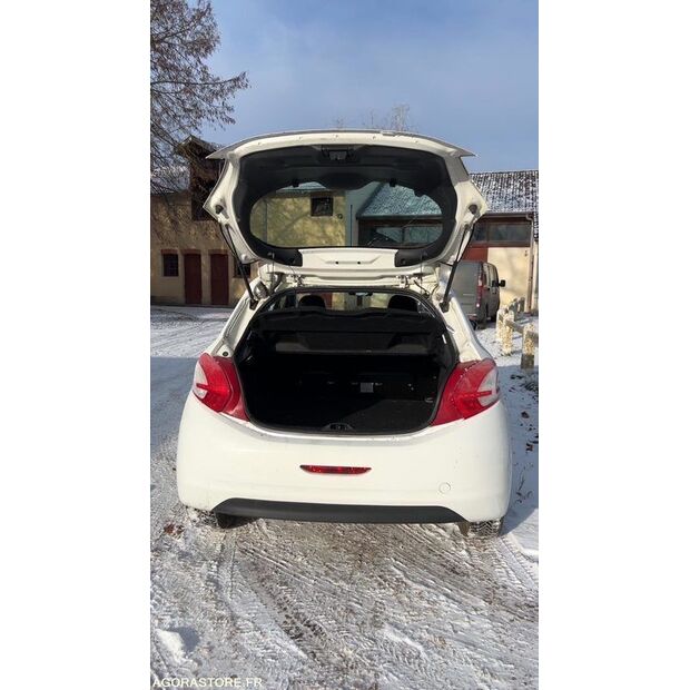 2015 Peugeot 208-44986008