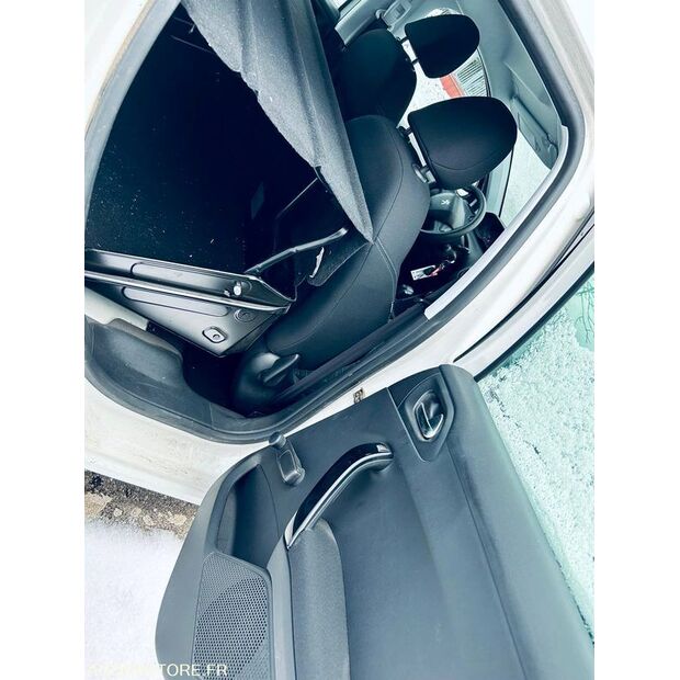 2015 Peugeot 208-44986011