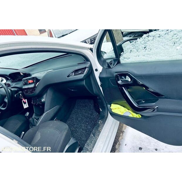 2015 Peugeot 208-44986012