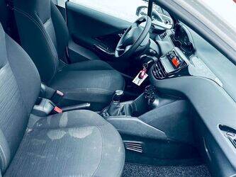 2015-peugeot-208-1405834-44986016