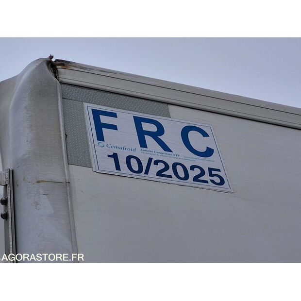 2016 Renault D-44986076