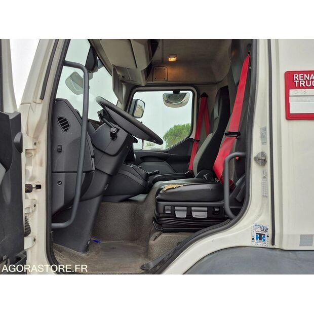 2016 Renault D-44986078