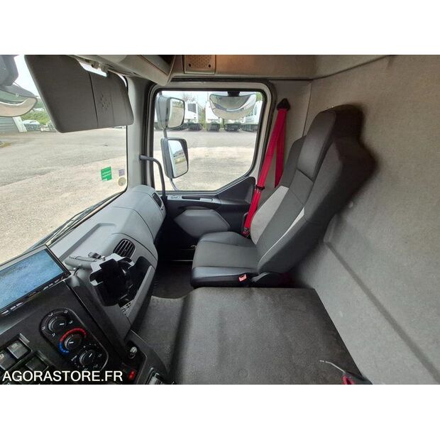 2016 Renault D-44986079