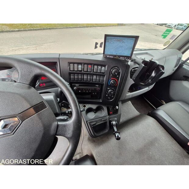 2016 Renault D-44986080