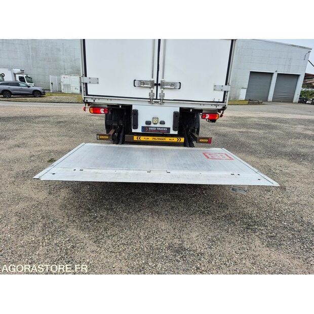 2016 Renault D-44986086