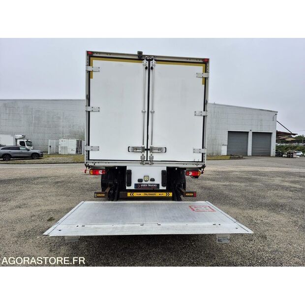 2016 Renault D-44986087