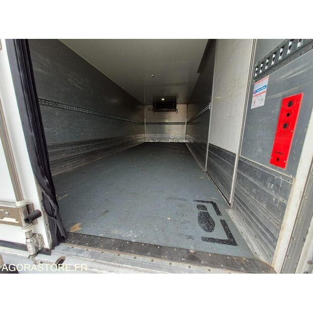 2016 Renault D-44986088