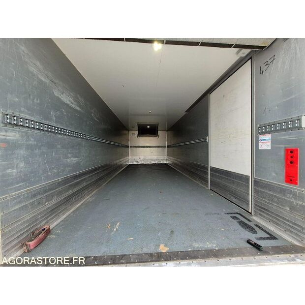 2016 Renault D-44986089