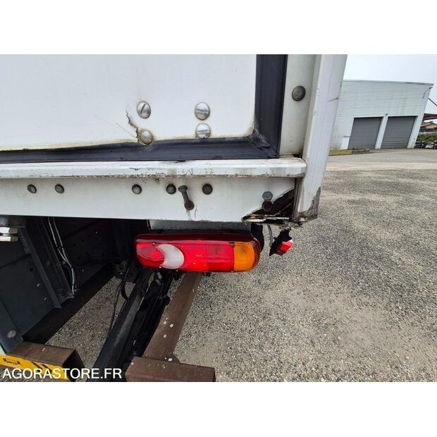 2016 Renault D-44986097