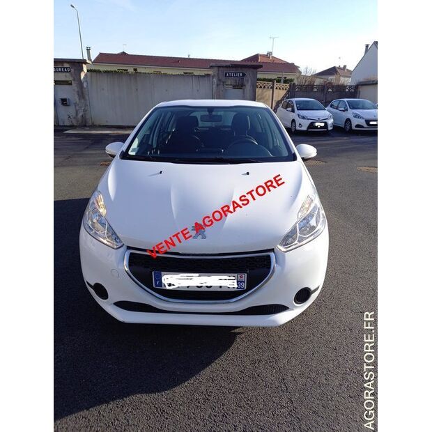 2014 Peugeot 208-44986166