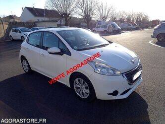 2014-peugeot-208-1405847-44986167