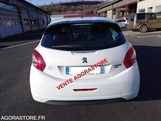 2014-peugeot-208-1405847-44986169