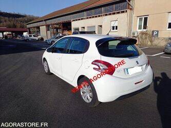 2014-peugeot-208-1405847-44986170