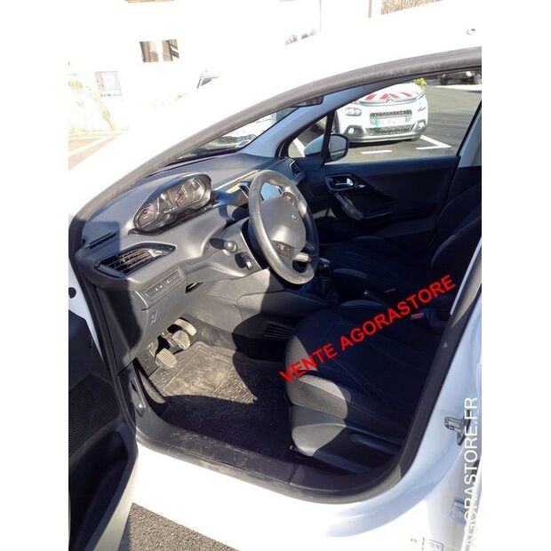 2014 Peugeot 208-44986171