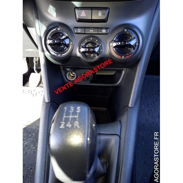 2014 Peugeot 208-44986175