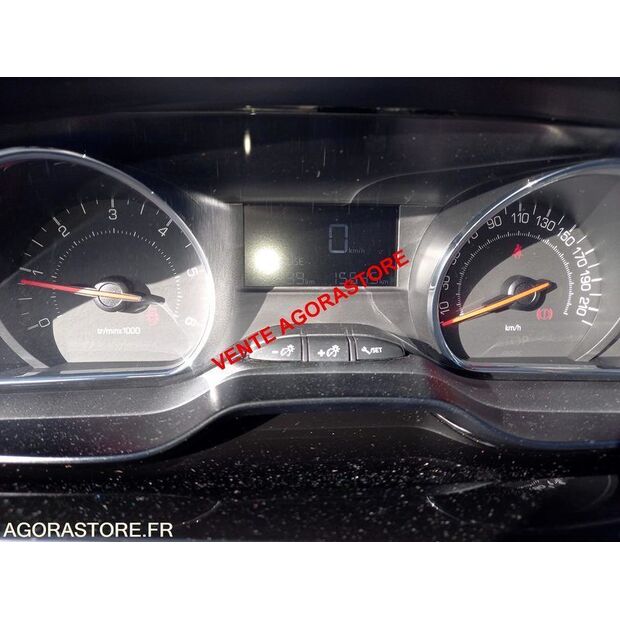 2014 Peugeot 208-44986176