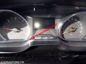 2014-peugeot-208-1405847-44986176