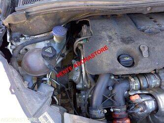 2014-peugeot-208-1405847-44986179