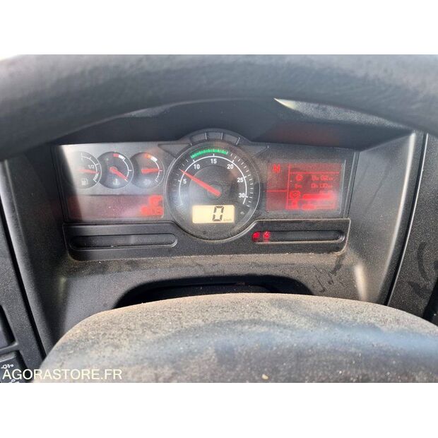 2014 Renault D12-44986231