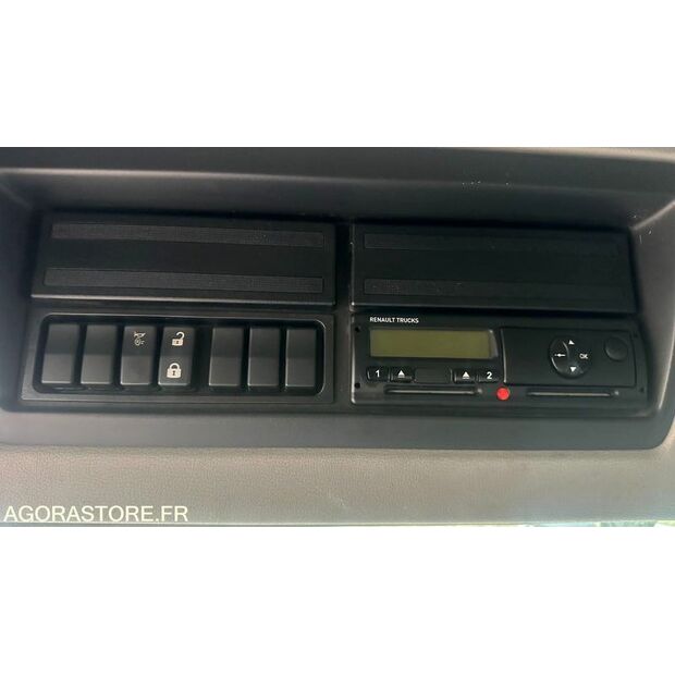 2014 رينو D-44986311