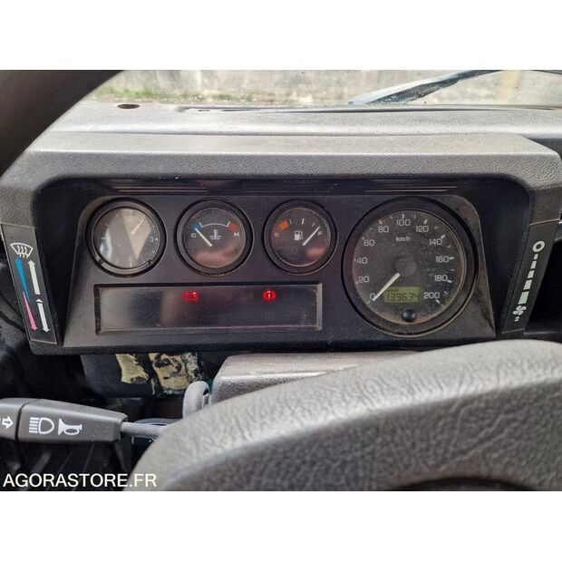 2004 لاند روفر Defender-44986335