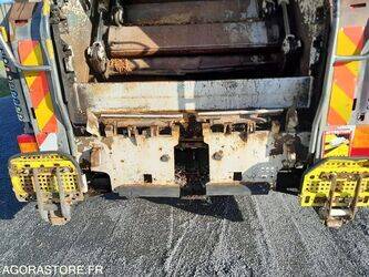 2008-renault-premium-1405877-44986504