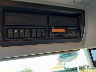 2008-renault-premium-1405877-44986515