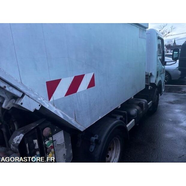 2011 Renault Maxity-44986579