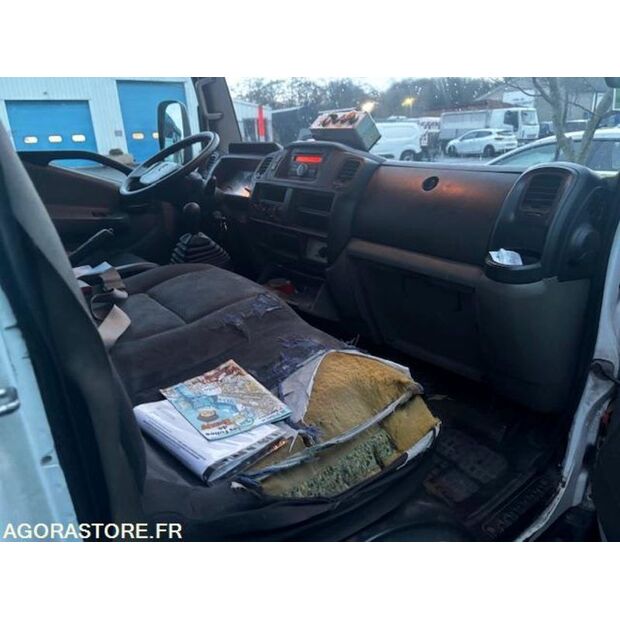 2011 Renault Maxity-44986580