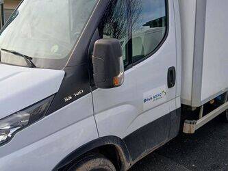 2017-iveco-35c14-1405290-44987170