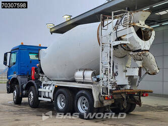 2017-mercedes-benz-arocs-3240-1405957-44988085