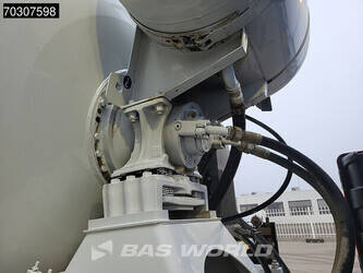 2017-mercedes-benz-arocs-3240-1405957-44988097