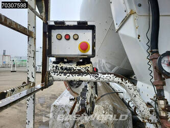 2017-mercedes-benz-arocs-3240-1405957-44988099