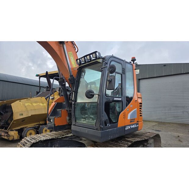 2020 دووسان DX140LCR-5-44988318