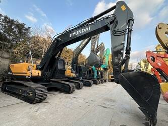 صورة ل حفارات مجنزرة 2024 هيونداي 305LC-9T