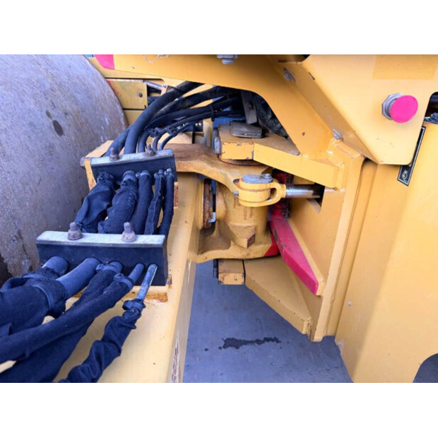 2011 كاتربيلر CS76 XT-44989379