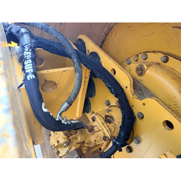 2011 كاتربيلر CS76 XT-44989385