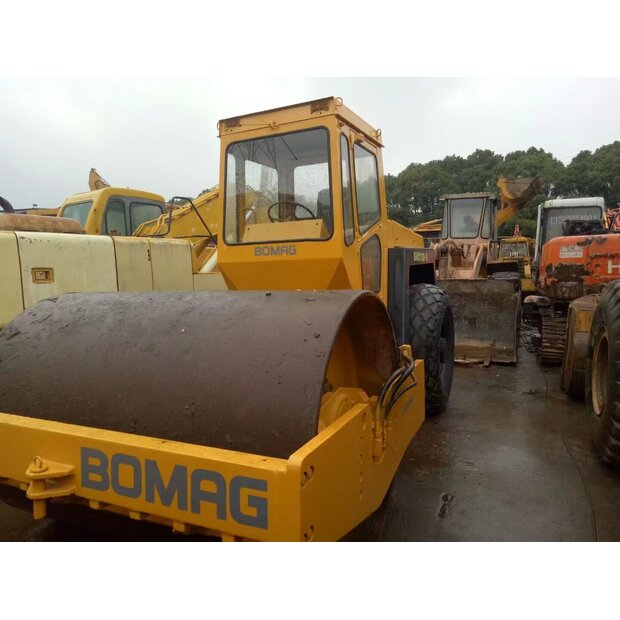 2023 BOMAG BW211D-44989436